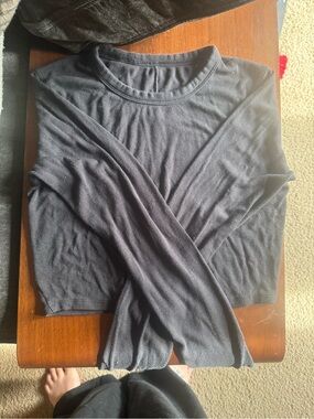 Lululemon Women's Long-Sleeve, Crop High Line top - size 8 - no tags